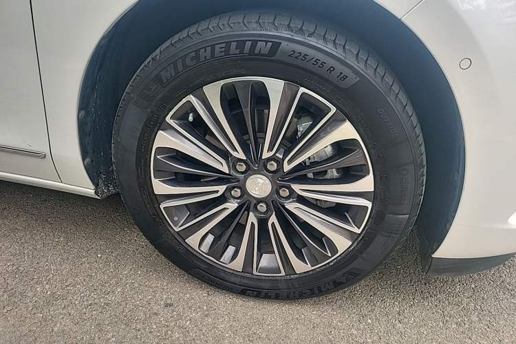 Used Buick GL8 2022 ES Landtrek 653T Smart Flagship Model Right Front Wheel Hub