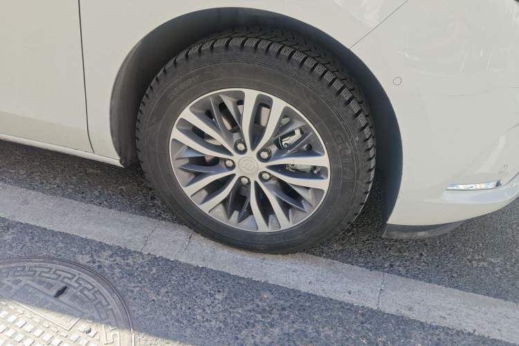 Used Buick GL8 2022 ES Landtrek 653T Luxury Edition Right Front Wheel Hub