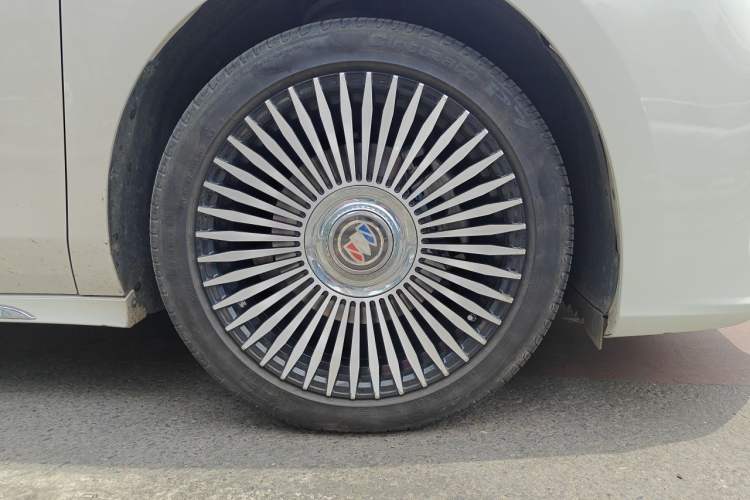 Used Buick GL8 2022 ES Landtrek 653T Luxury Edition Right Front Wheel Hub