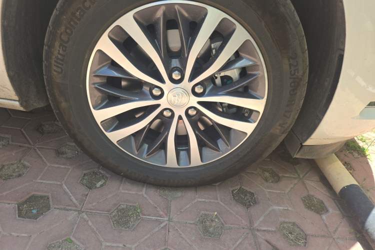 Used Buick GL8 2022 ES Landtrek 653T Luxury Edition Right Front Wheel Hub