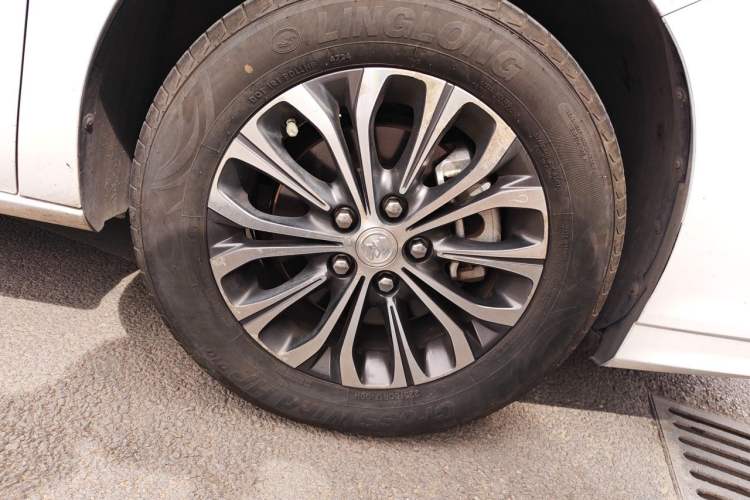 Used Buick GL8 2022 Land Cruiser Executive Class 652T Comfort Model Right Front Wheel Hub