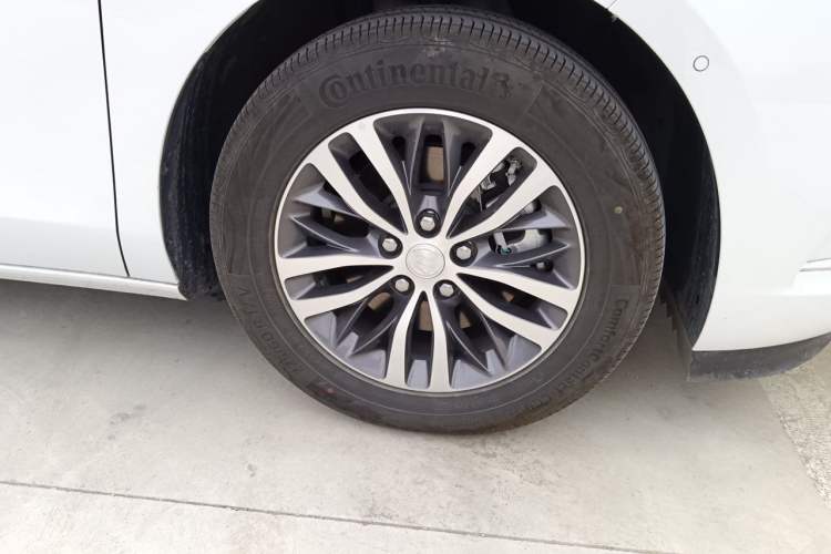 Used Buick GL8 2022 ES Landtrek 653T Luxury Edition Right Front Wheel Hub