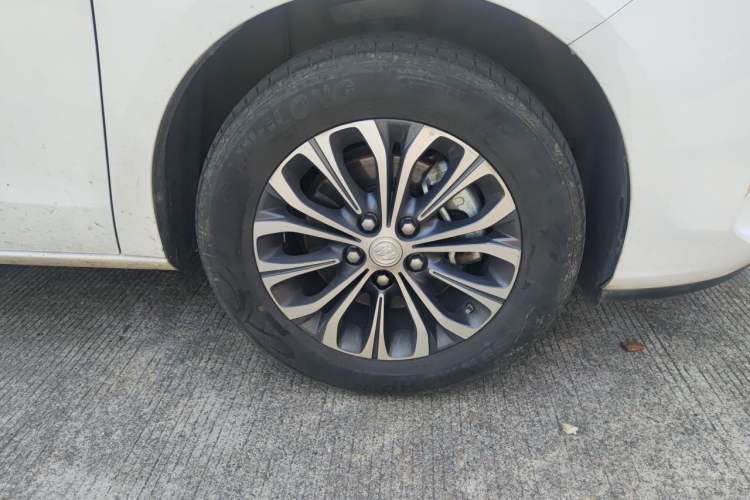 Used Buick GL8 2022 Land Cruiser Executive Class 652T Comfort Model Right Front Wheel Hub