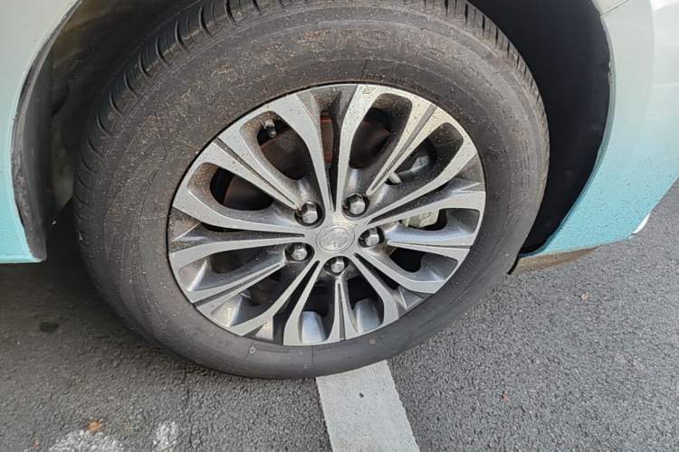 Used Buick GL8 2022 Land Cruiser Executive Class 652T Comfort Model Right Front Wheel Hub