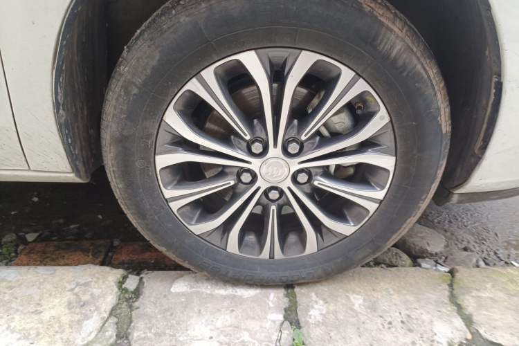 Used Buick GL8 2022 Land Cruiser Executive Class 652T Comfort Model Right Front Wheel Hub