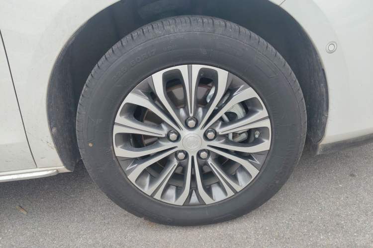Used Buick GL8 2022 Land Executive Class 652T Prestige Model Right Front Wheel Hub