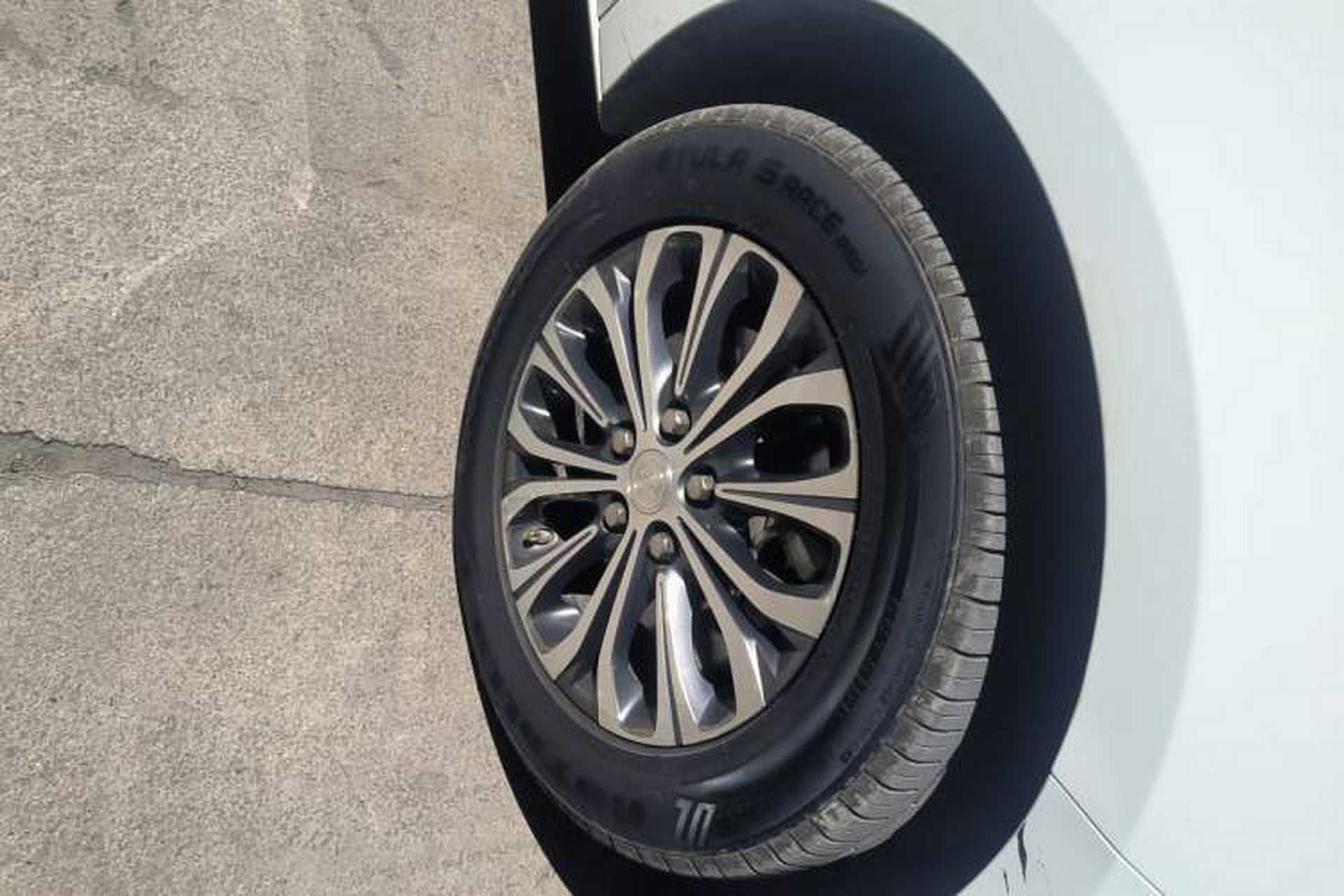 Used Buick GL8 2022 Land Business Class 652T Luxury Model Right Front Wheel Hub