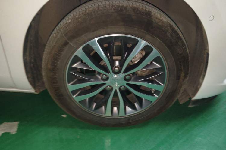 Used Buick GL8 2022 ES Landtrek 653T Luxury Edition Right Front Wheel Hub