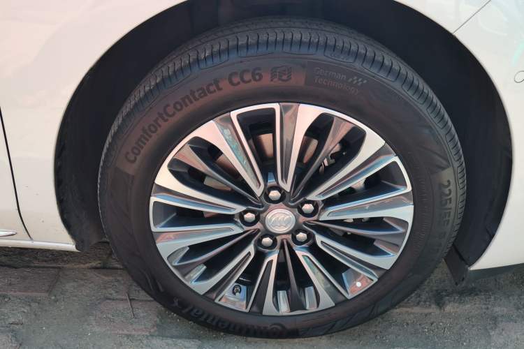 Used Buick GL8 2022 ES Land Cruiser 653T Luxury Model Right Front Wheel Hub