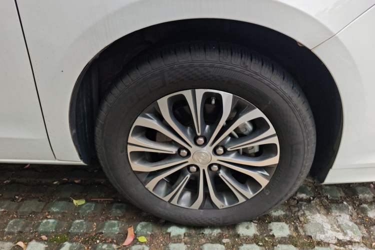 Used Buick GL8 2022 Land Cruiser Executive Class 652T Comfort Model Right Front Wheel Hub