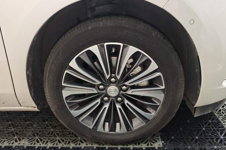 Used Buick GL8 2022 ES Land Cruiser 653T Luxury Model Right Front Wheel Hub