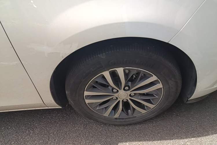 Used Buick GL8 2022 ES Landtrek 653T Comfort Edition Right Front Wheel Hub