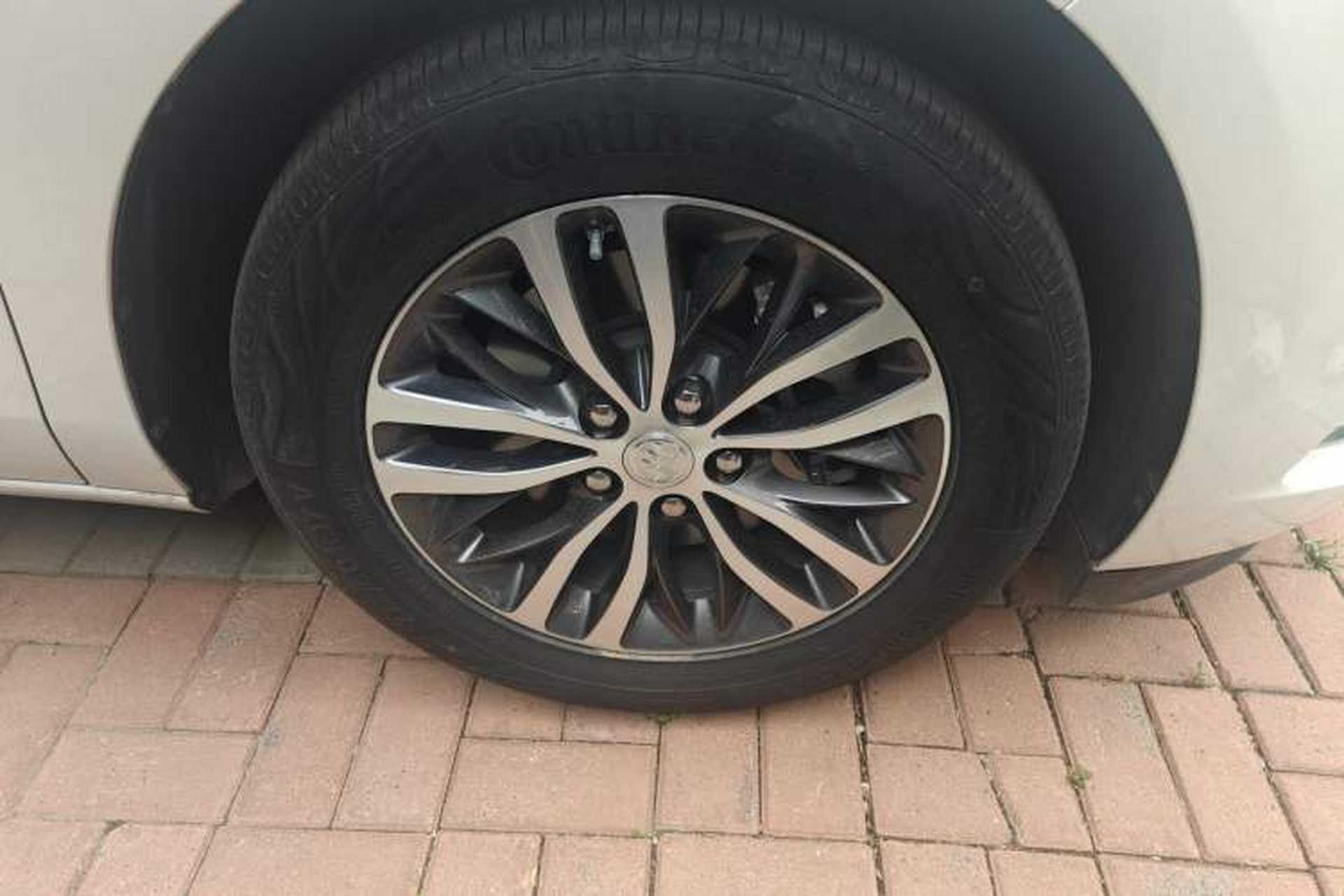 Used Buick GL8 2022 ES Landtrek 653T Comfort Edition Right Front Wheel Hub
