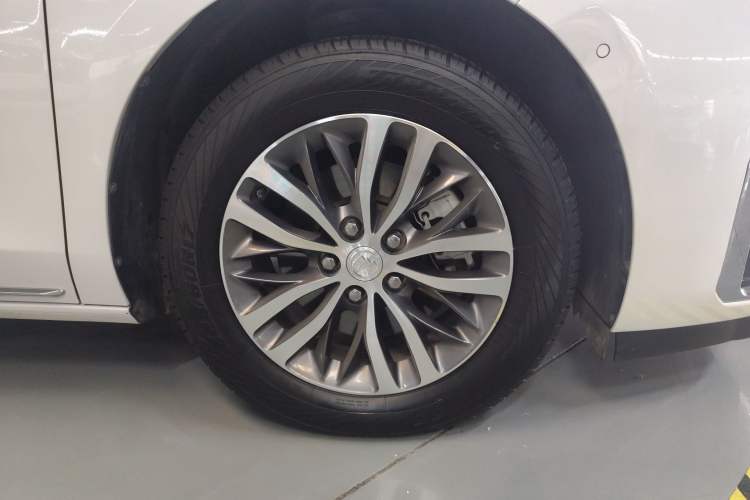 Used Buick GL8 2022 ES Landtrek 653T Luxury Edition Right Front Wheel Hub