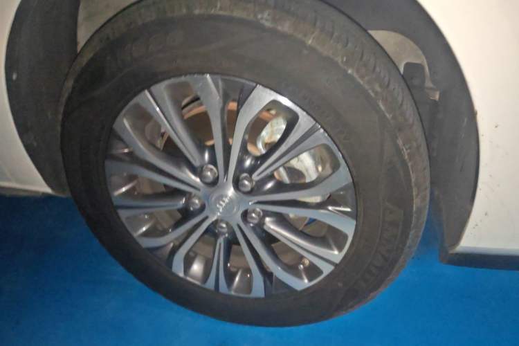Used Buick GL8 2022 Land Business Class 652T Luxury Model Right Front Wheel Hub