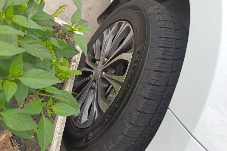 Used Buick GL8 2022 Land Cruiser Executive Class 652T Comfort Model Right Front Wheel Hub