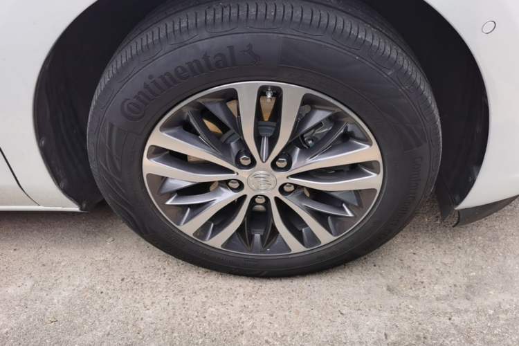 Used Buick GL8 2022 ES Landtrek 653T Luxury Edition Right Front Wheel Hub