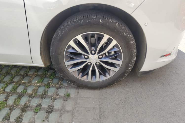 Used Buick GL8 2022 ES Landtrek 653T Luxury Edition Right Front Wheel Hub