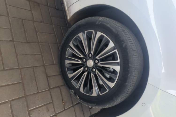 Used Buick GL8 2022 ES Land Cruiser 653T Luxury Model Right Front Wheel Hub