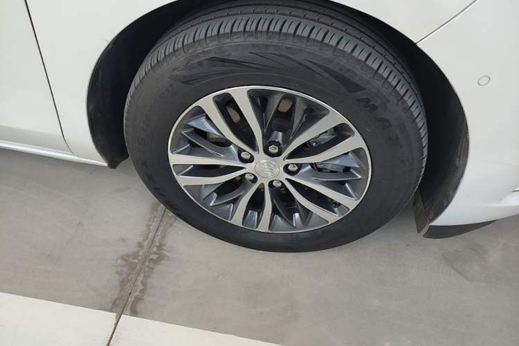 Used Buick GL8 2022 ES Landtrek 653T Luxury Edition Right Front Wheel Hub