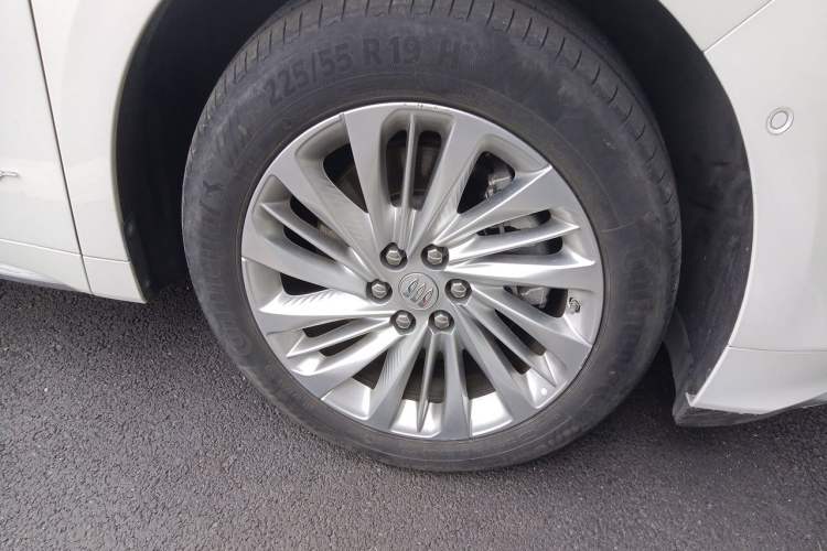 Used Buick GL8 2022 Facelift Avenir Aivia Six-Seat Deluxe Edition Right Front Wheel Hub