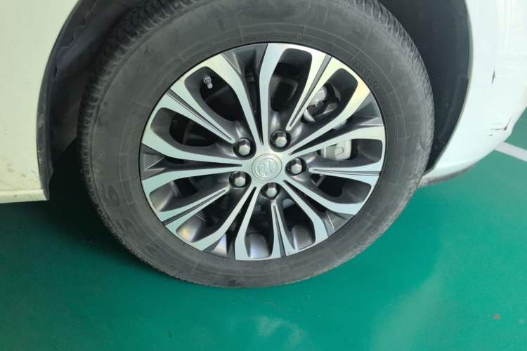 Used Buick GL8 2022 Land Business Class 652T Luxury Model Right Front Wheel Hub