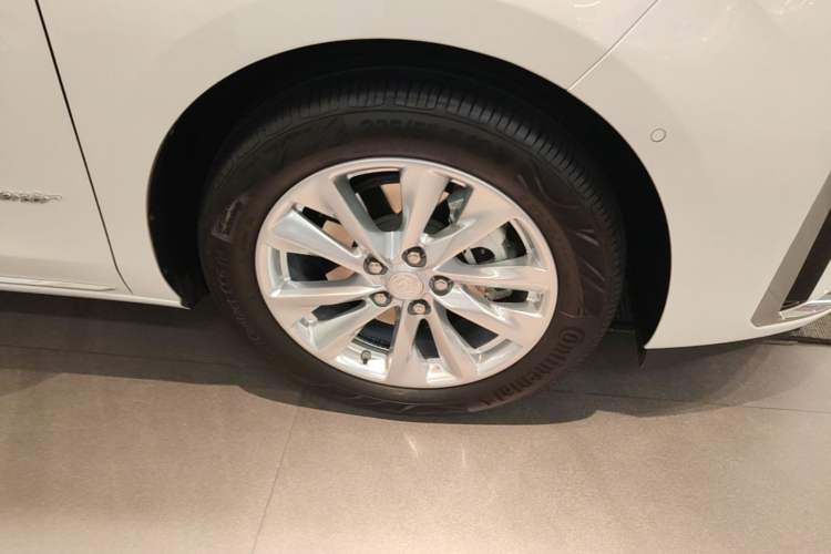 Used Buick GL8 2022 Avenir Avia Four-Seat Prestige Edition Right Front Wheel Hub