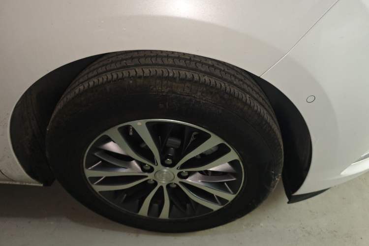 Used Buick GL8 2022 ES Landtrek 653T Luxury Edition Right Front Wheel Hub