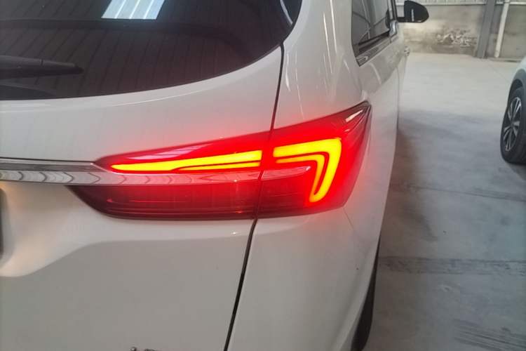 Used Buick GL8 2022 Land Business Class 652T Luxury Model Right Rear Taillight