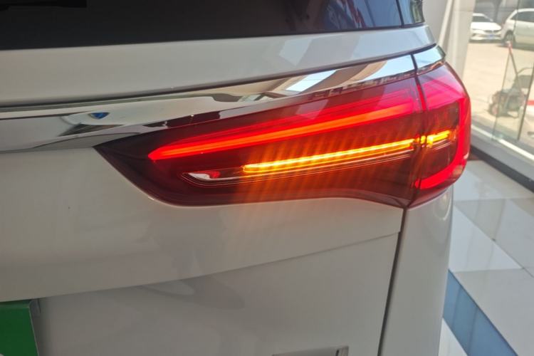 Used Buick GL8 2022 ES Landtrek 653T Flagship Model Right Rear Taillight