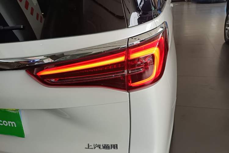 Used Buick GL8 2022 ES Landtrek 653T Luxury Edition Right Rear Taillight