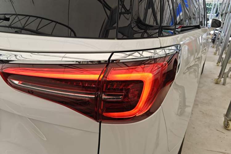 Used Buick GL8 2022 ES Landtrek 653T Luxury Edition Right Rear Taillight
