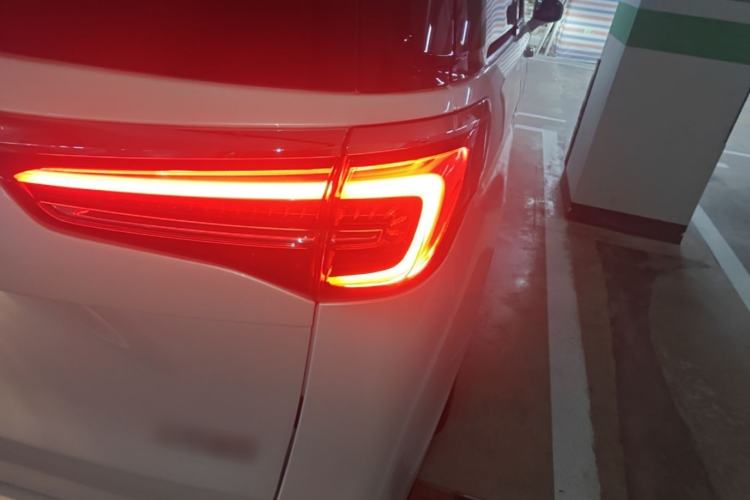 Used Buick GL8 2022 ES Landtrek 653T Luxury Edition Right Rear Taillight