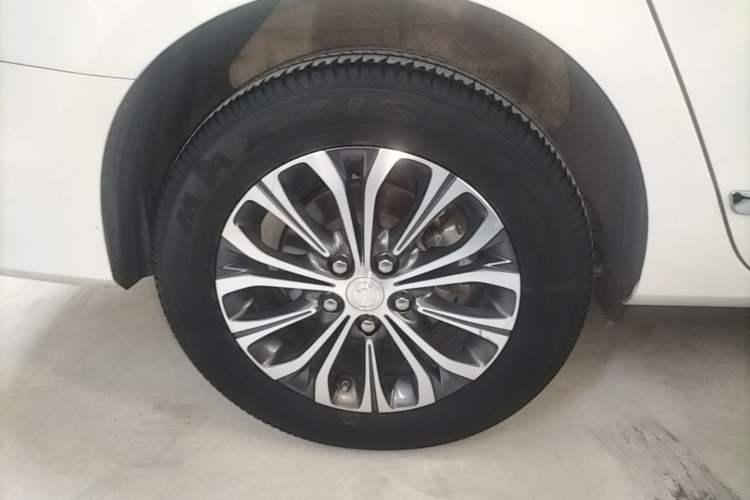 Used Buick GL8 2022 Land Business Class 652T Luxury Model Right Rear Wheel Hub