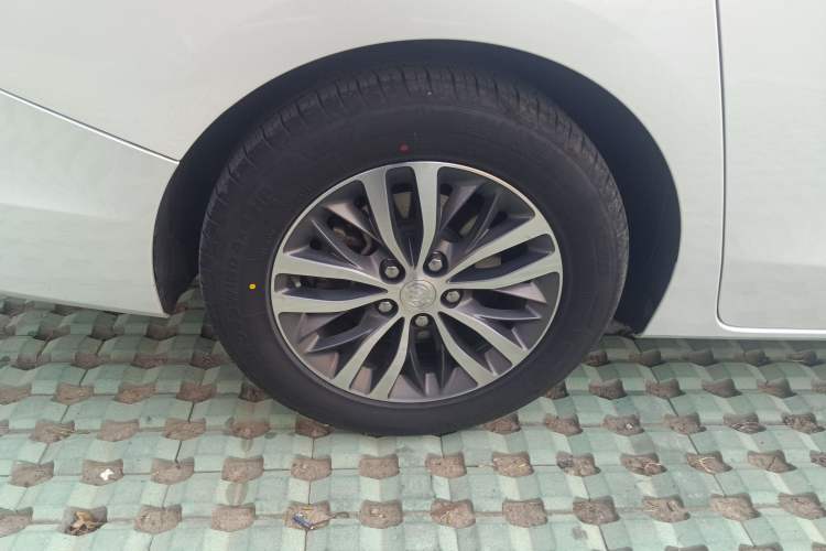 Used Buick GL8 2022 ES Landtrek 653T Luxury Edition Right Rear Wheel Hub