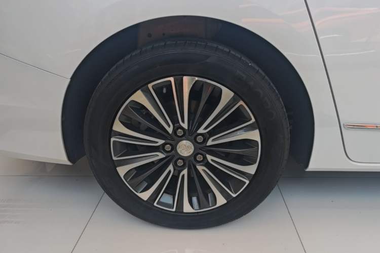 Used Buick GL8 2022 ES Landtrek 653T Flagship Model Right Rear Wheel Hub