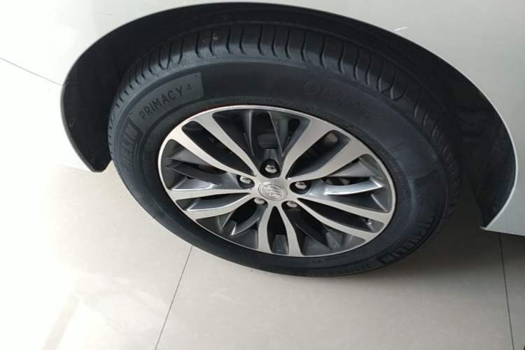 Used Buick GL8 2022 ES Landtrek 653T Luxury Edition Right Rear Wheel Hub