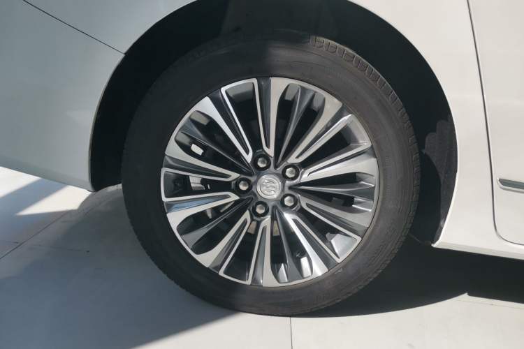 Used Buick GL8 2022 ES Landtrek 653T Smart Flagship Model Right Rear Wheel Hub