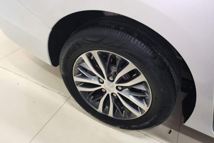 Used Buick GL8 2022 ES Landtrek 653T Comfort Edition Right Rear Wheel Hub
