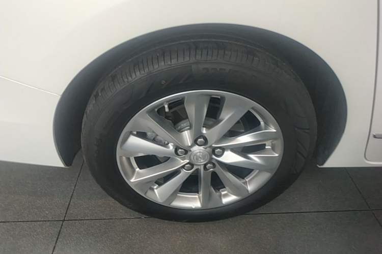 Used Buick GL8 2022 Avenir Aivia Six-Seat Deluxe Edition Right Rear Wheel Hub