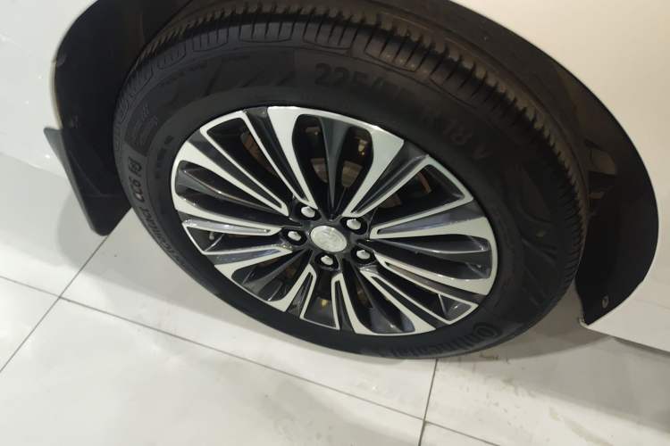 Used Buick GL8 2022 ES Land Cruiser 653T Luxury Model Right Rear Wheel Hub