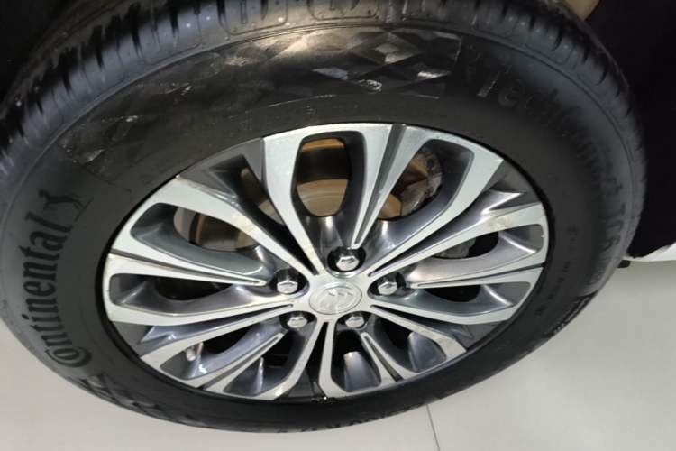 Used Buick GL8 2022 Land Business Class 652T Luxury Model Right Rear Wheel Hub