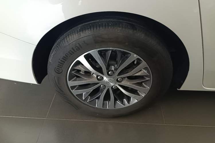 Used Buick GL8 2022 ES Landtrek 653T Luxury Edition Right Rear Wheel Hub