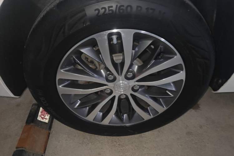 Used Buick GL8 2022 ES Landtrek 653T Luxury Edition Right Rear Wheel Hub