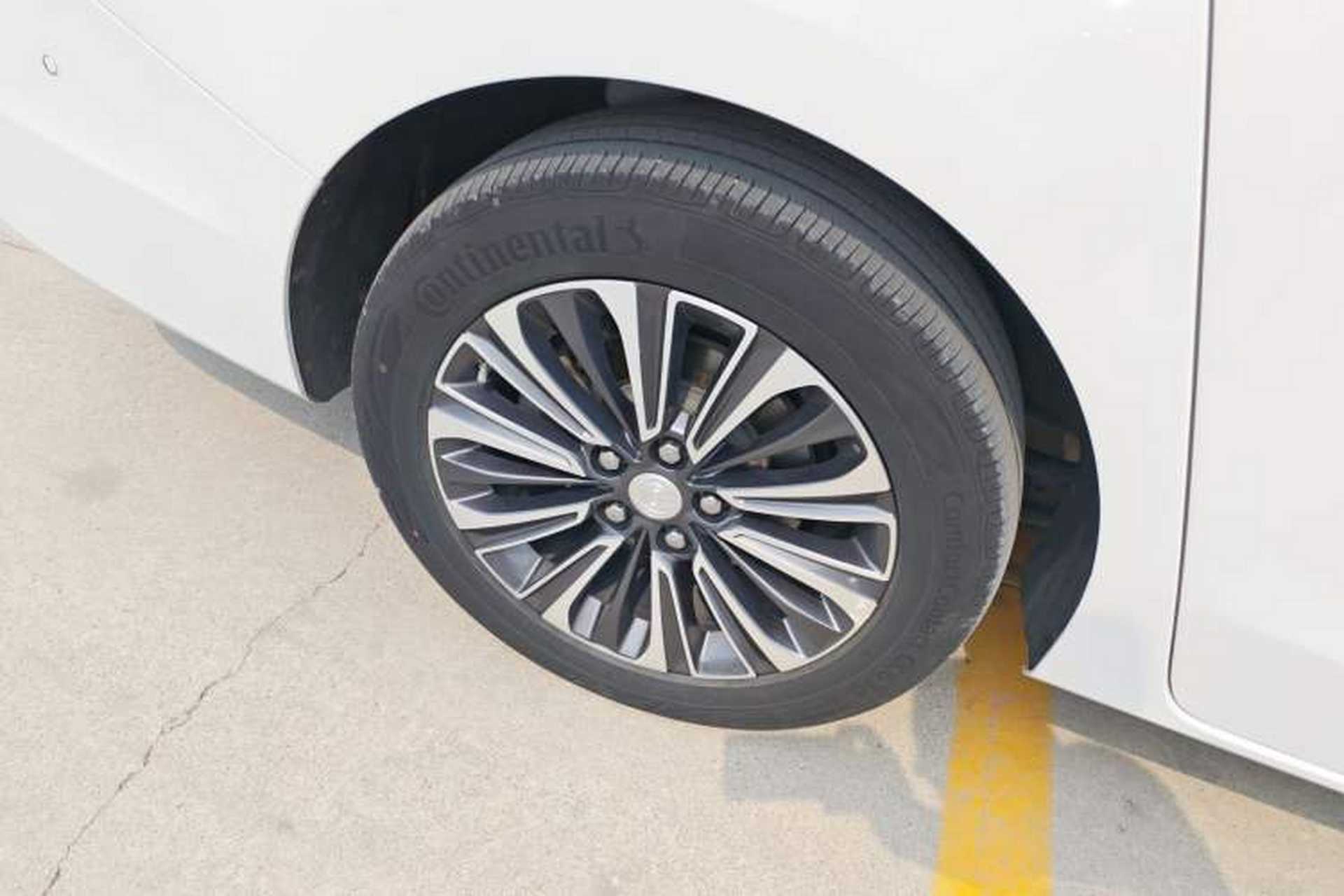Used Buick GL8 2022 ES Land Cruiser 653T Luxury Model Right Rear Wheel Hub