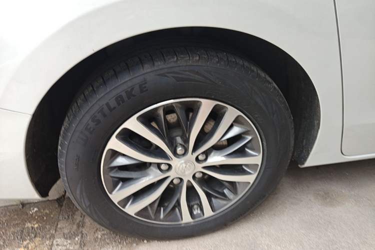 Used Buick GL8 2022 ES Landtrek 653T Comfort Edition Right Rear Wheel Hub
