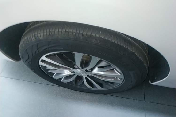 Used Buick GL8 2022 ES Landtrek 653T Luxury Edition Right Rear Wheel Hub