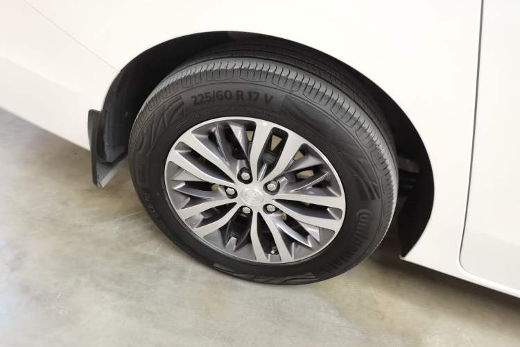 Used Buick GL8 2022 ES Landtrek 653T Comfort Edition Right Rear Wheel Hub