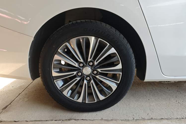 Used Buick GL8 2022 ES Land Cruiser 653T Luxury Model Right Rear Wheel Hub