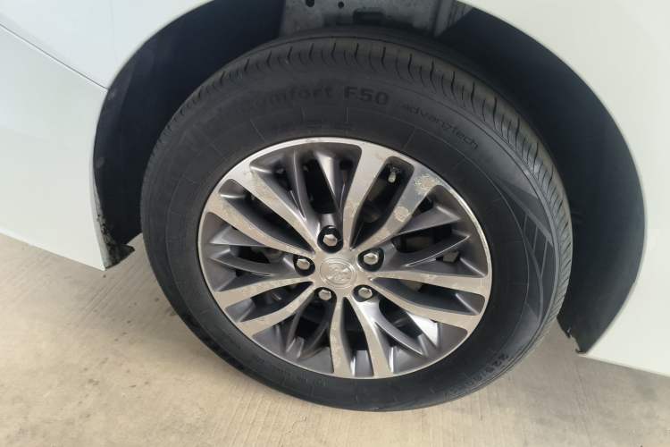 Used Buick GL8 2022 ES Landtrek 653T Comfort Edition Right Rear Wheel Hub